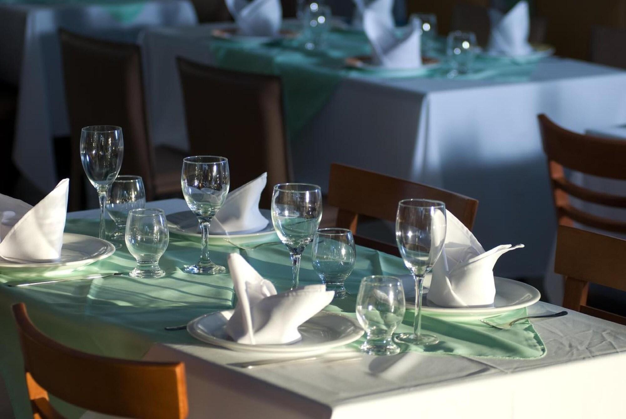 OYO Hotel Arembepe Beach Hotel Buitenkant foto
