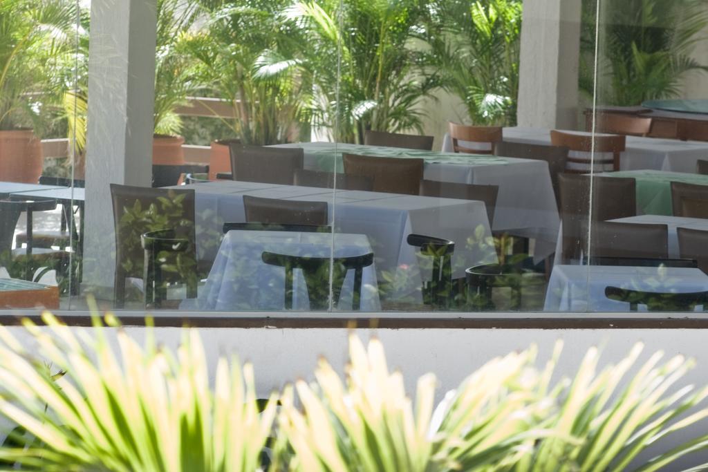 OYO Hotel Arembepe Beach Hotel Buitenkant foto